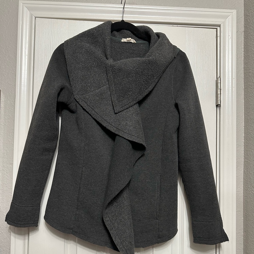 Hem & Thread Drape Cascade Ruffle Jacket - Picture 2 of 8